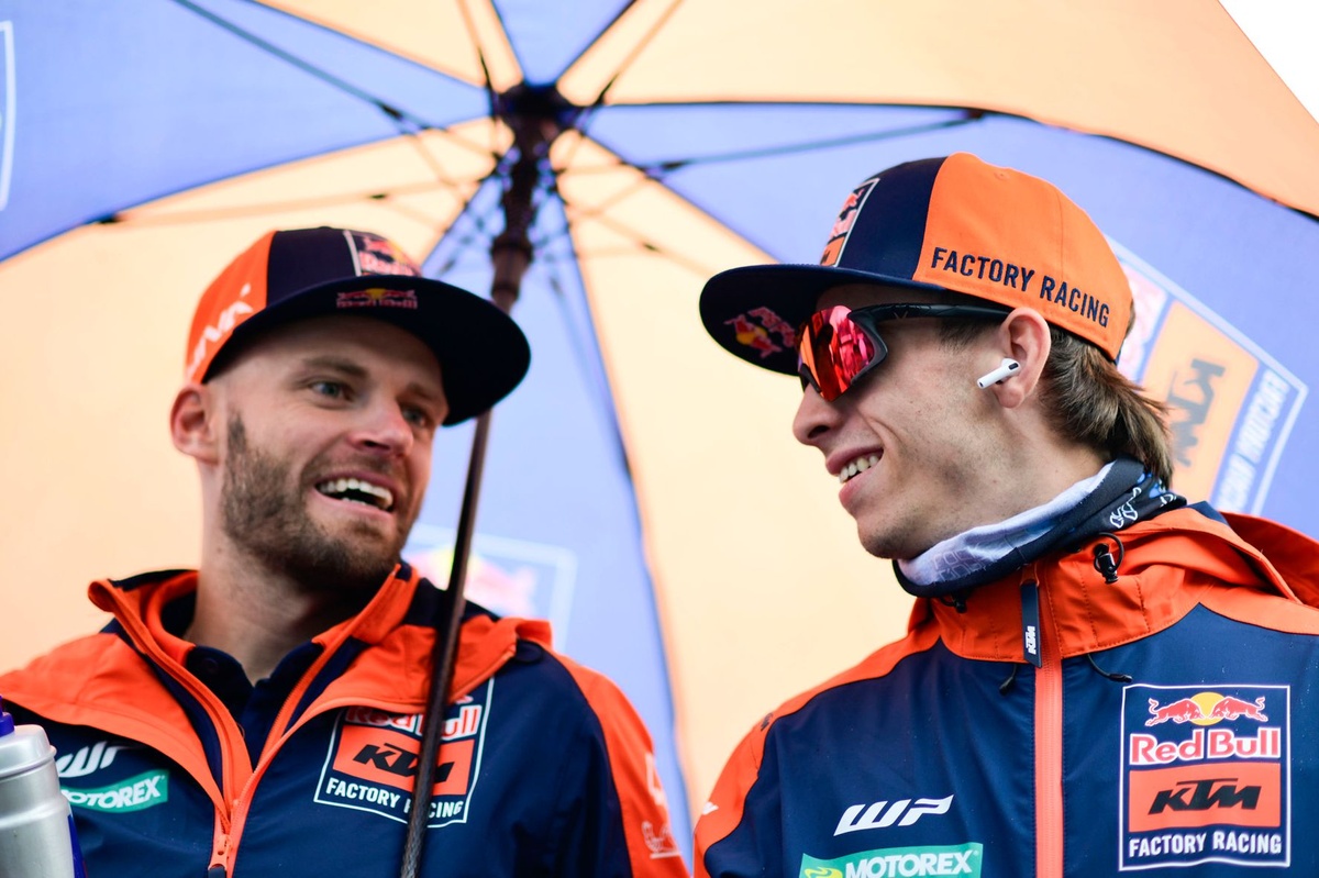 Acosta affiche son soutien à Binder : "Je lui donnerais une MotoGP, c'est sûr"