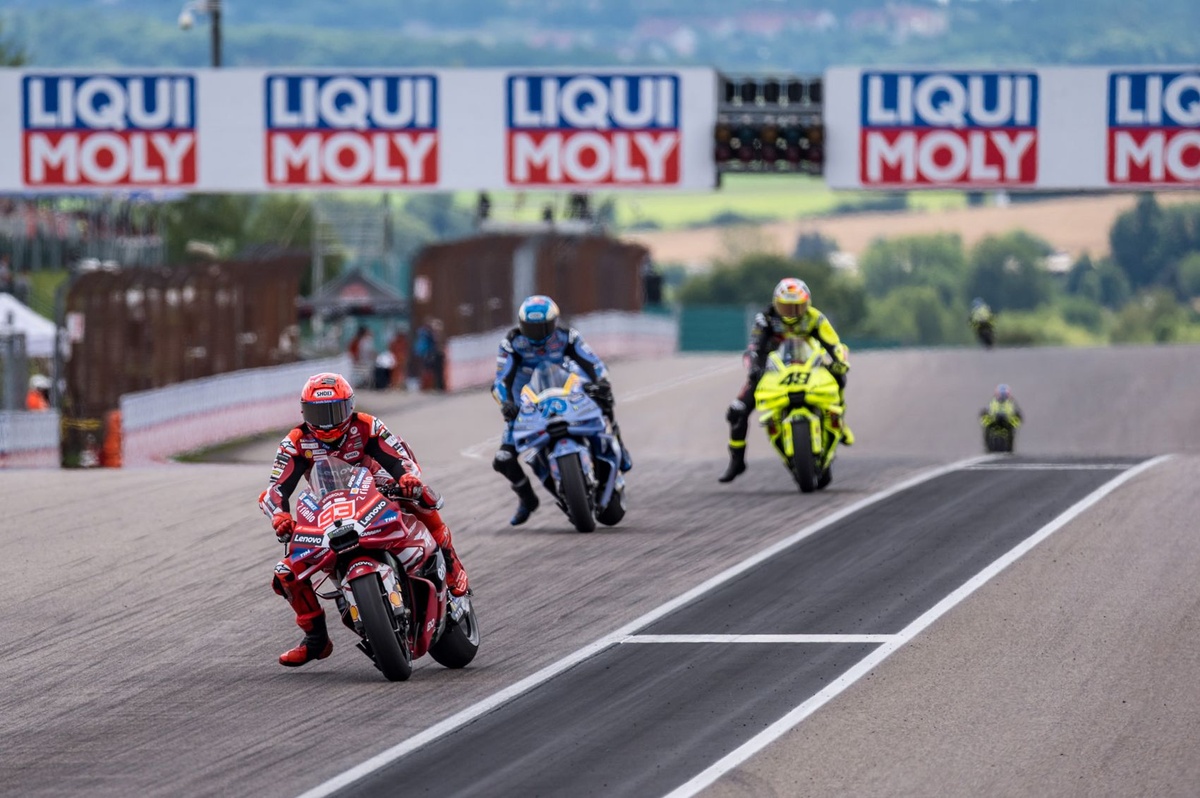 Marc Márquez leader du cortège au terme d'un sprint très calme