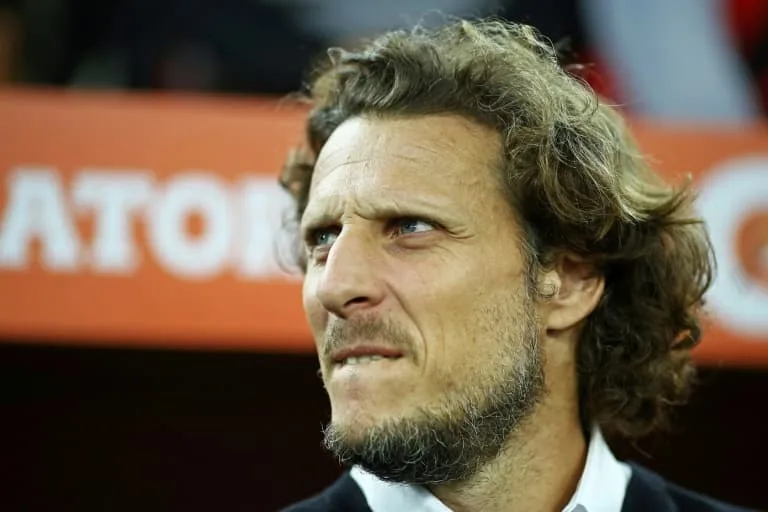 Surprise en Uruguay: après le fiasco de la Coupe du monde sous Bielsa, Diego Forlan nommé sélectionneur