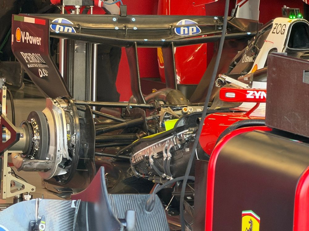 Détail technique de l’aileron rotatif Macarena sur la Ferrari SF‑26