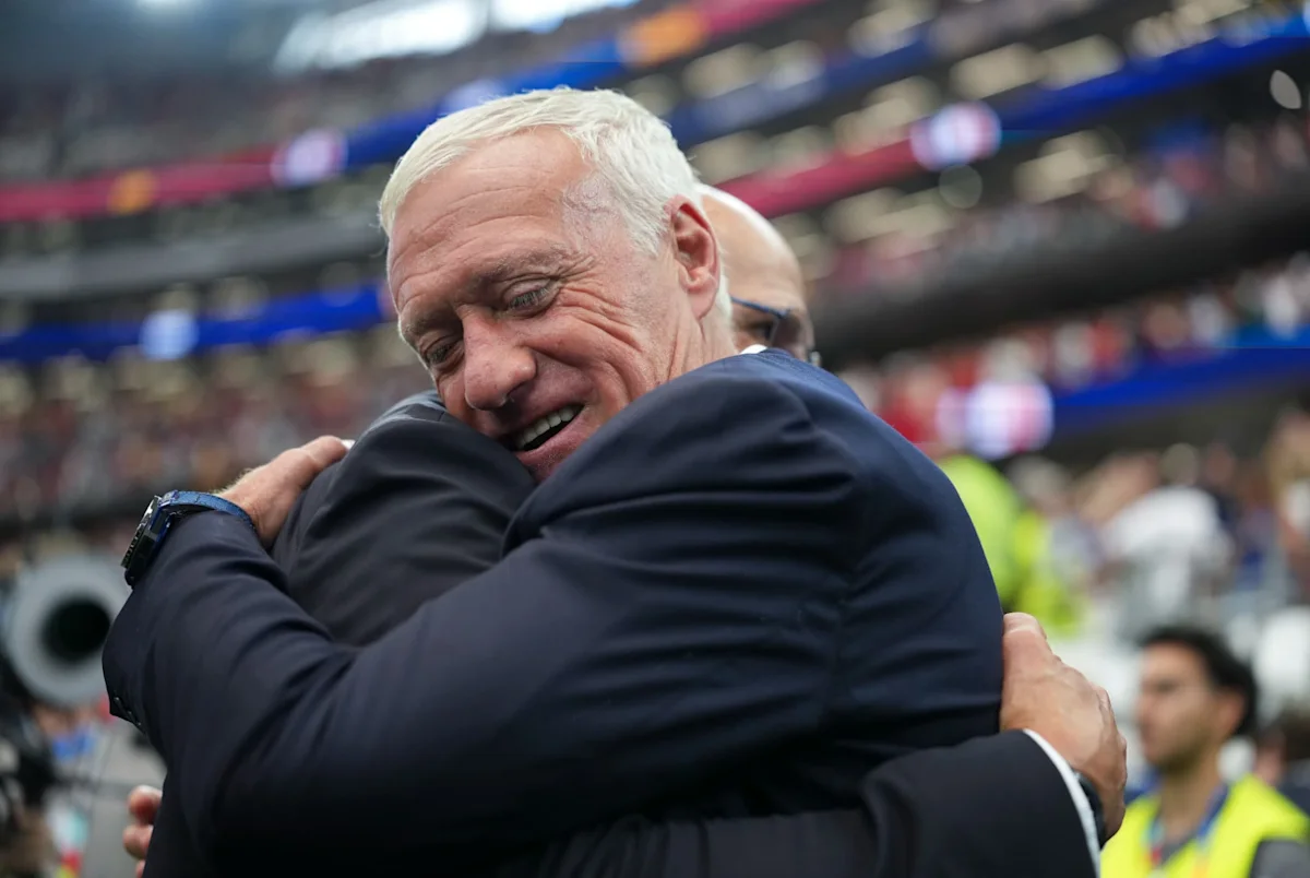 Coupe du monde 2026: "Merci, au revoir DD, on t'aime!", les supporters des Bleus envoient un message à Deschamps après France-Espagne