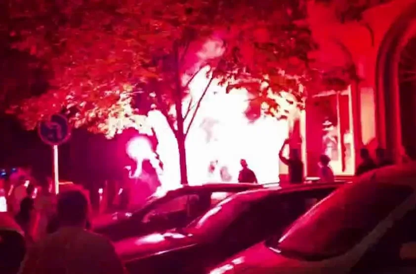 "Puta Francia", klaxons, fumigènes... scènes de joie en Corse après la défaite de la France contre l'Espagne