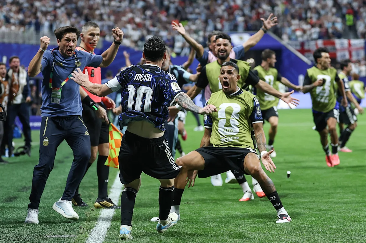 Argentine-Angleterre: à genoux, les poings serrés... la joie immense de Messi après la qualification pour la finale