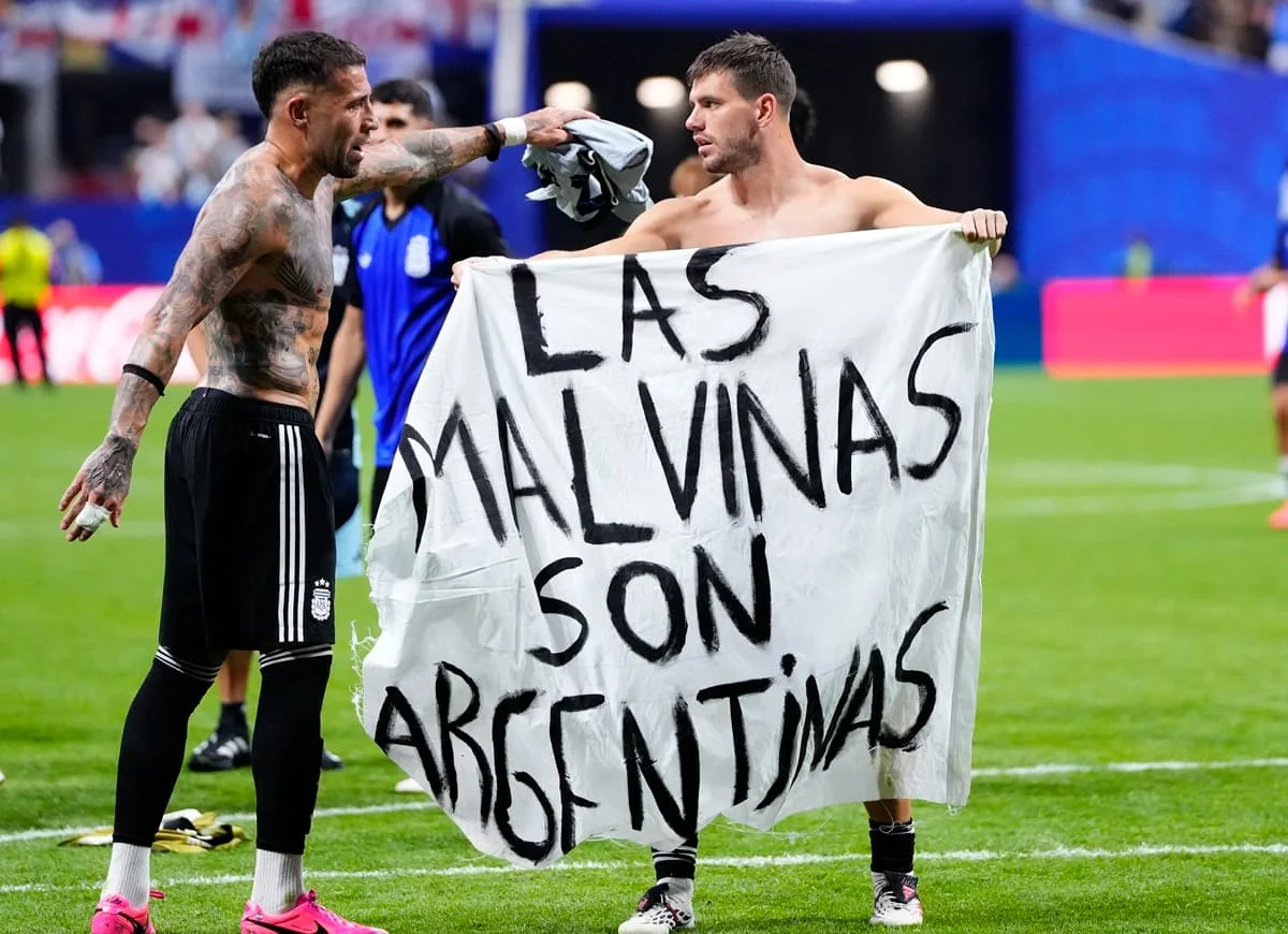 Angleterre-Argentine: "Les Malouines sont argentines", des joueurs argentins sanctionnés après une banderole polémique?