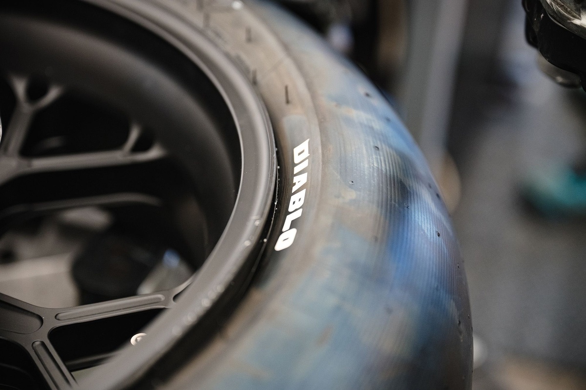 Pirelli explique son choix de maintenir la règle sur les pressions pneumatiques en MotoGP