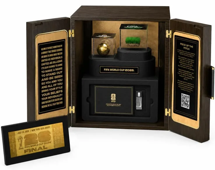 Coffret premium contenant un cube de pelouse de la finale 2026