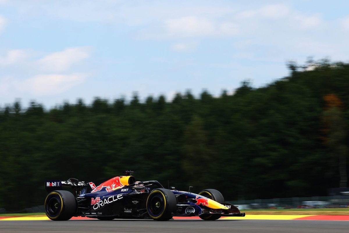 EL1 - Verstappen devant les Ferrari, Mercedes en retrait