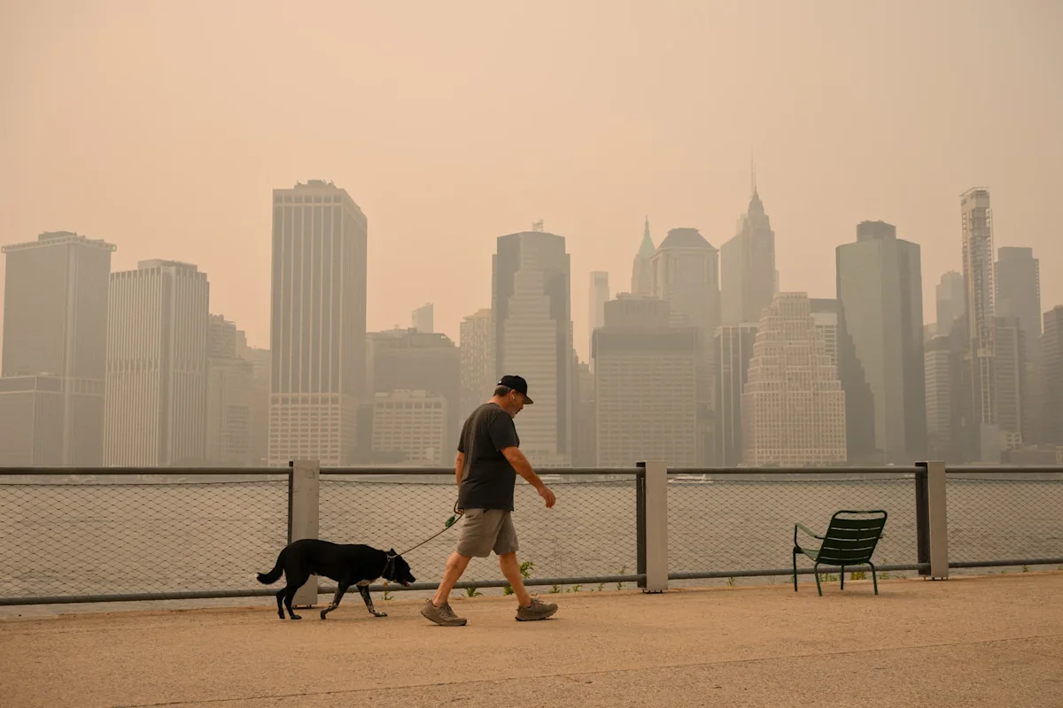 Coupe du monde 2026: agacé par le nuage de fumée sur New York avant la finale, Donald Trump menace le Canada