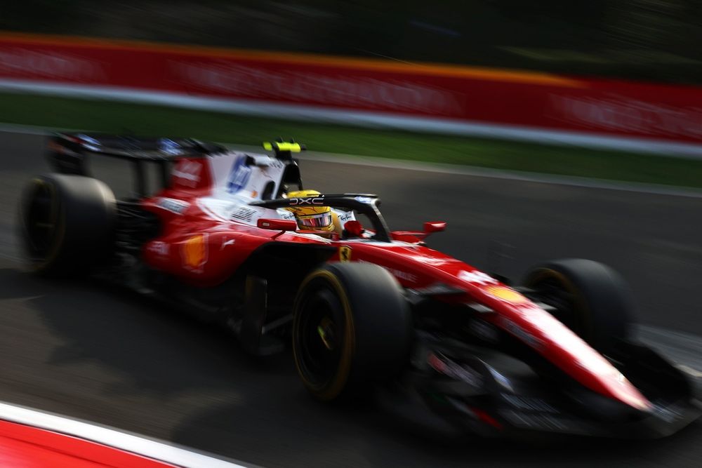 Lewis Hamilton au volant d’une Ferrari lors des essais libres à Spa