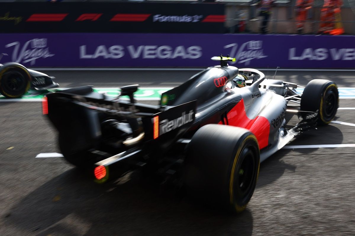 Gabriel Bortoleto conduisant une Audi lors des essais libres à Spa