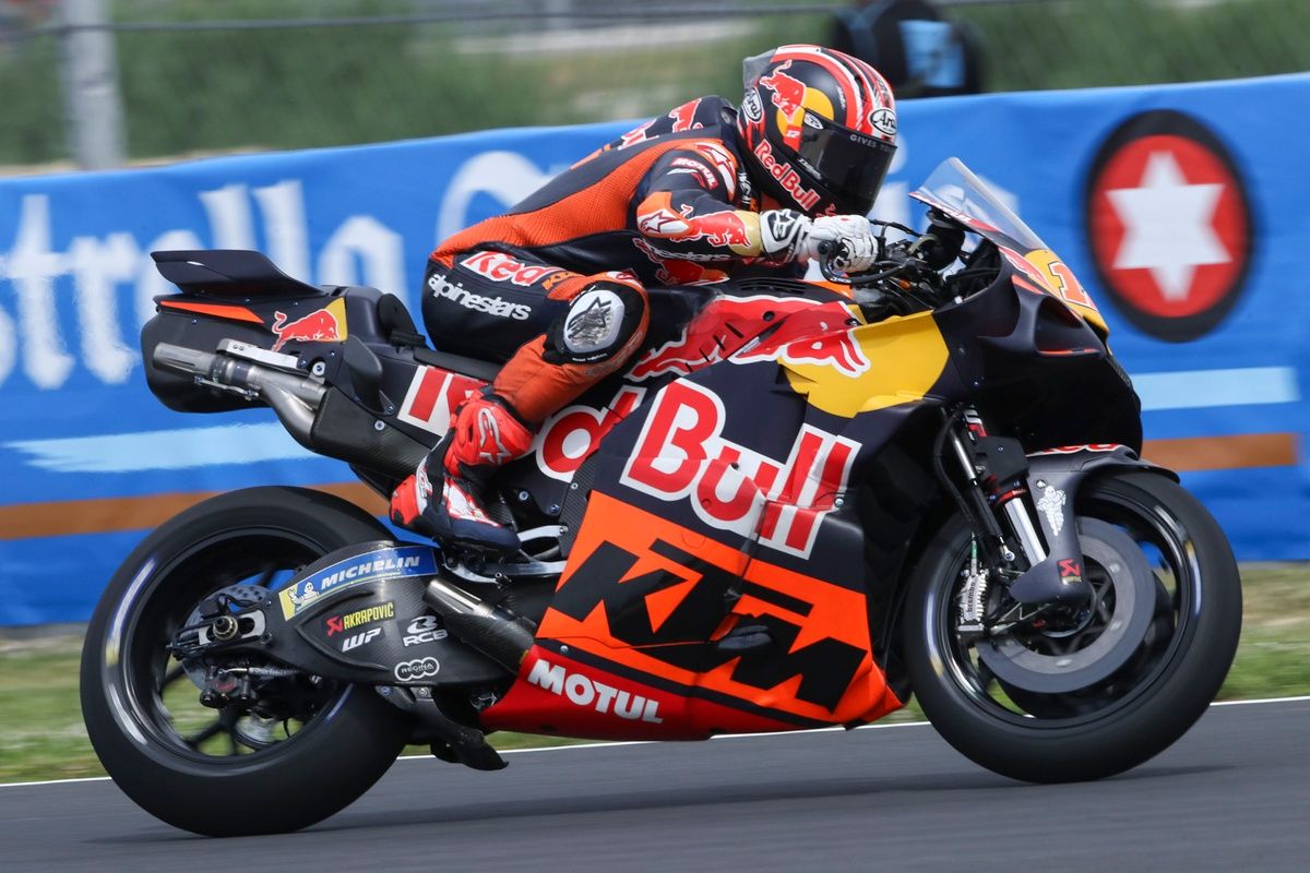 Red Bull moins visible sur les motos du team satellite Tech3 à l'horizon 2027.