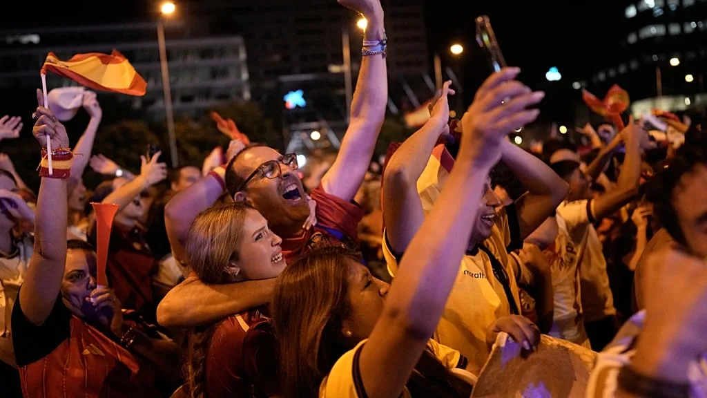 Vidéo : les supporters espagnols exultent après le titre mondial