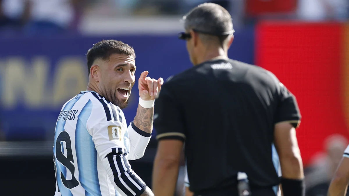 « Tu n'as pas arrêté de pleurer toute la semaine ! » : Nicolas Otamendi accuse Rodri d'avoir influencé l'arbitre après la défaite de l'Argentine en finale de la Coupe du monde