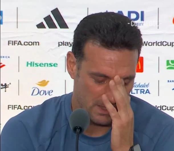 Coupe du monde: submergé par l'émotion, Lionel Scaloni abrège sa conférence de presse en larmes