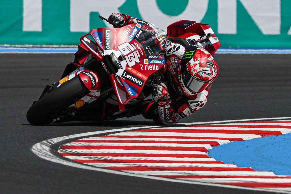 Bagnaia en paddock, Ducati Team