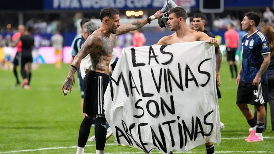 Bandereau argentins affirmant que les Malouines sont argentines