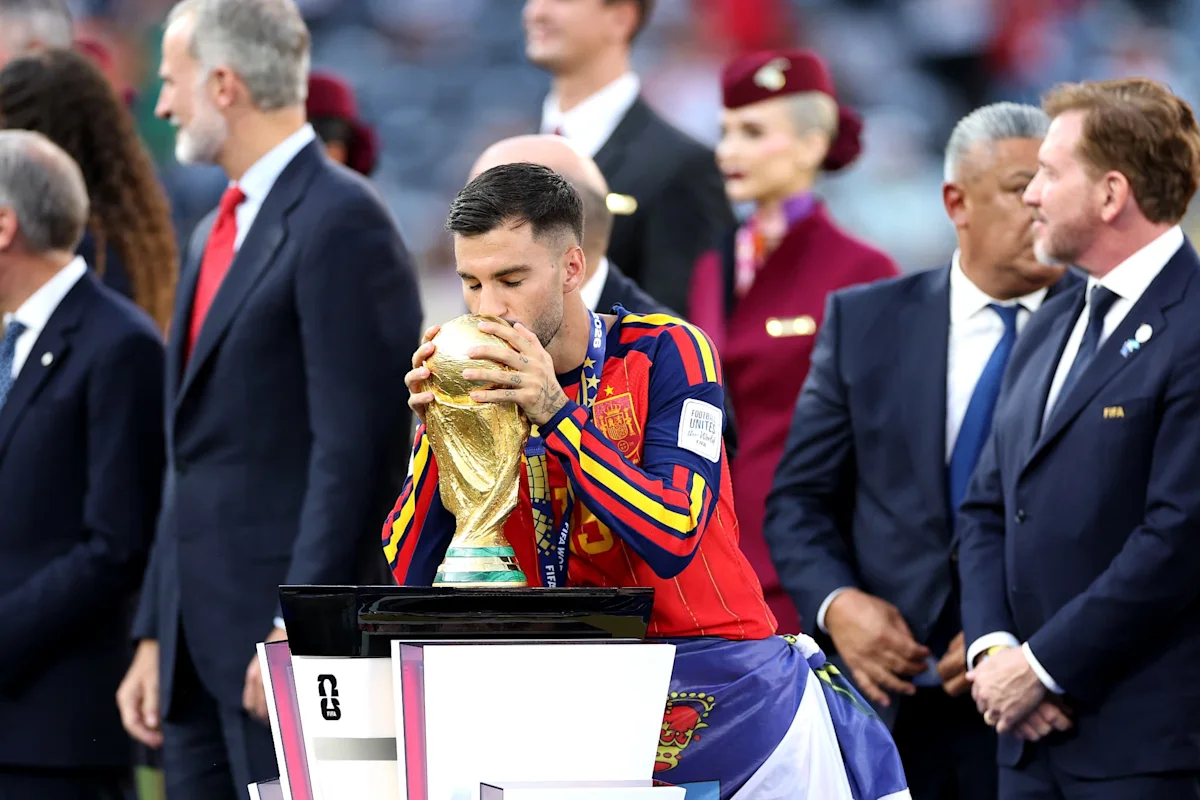 Alex Baena fait l’histoire : premier à gagner l’Euro, l’or olympique et la Coupe du monde