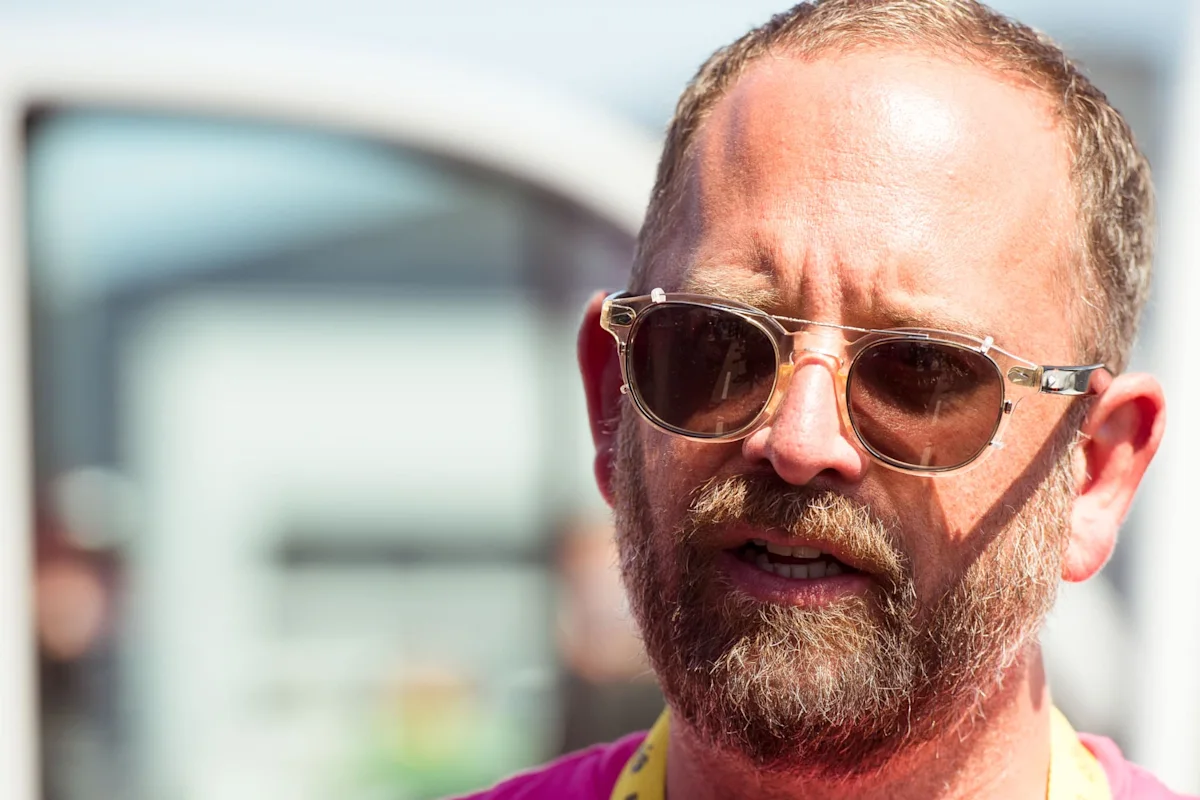 Tour de France: "Un des moyens les plus efficaces contre le microdosage", Vaughters défend les contrôles antidopage nocturnes de Pogacar et Vingegaard