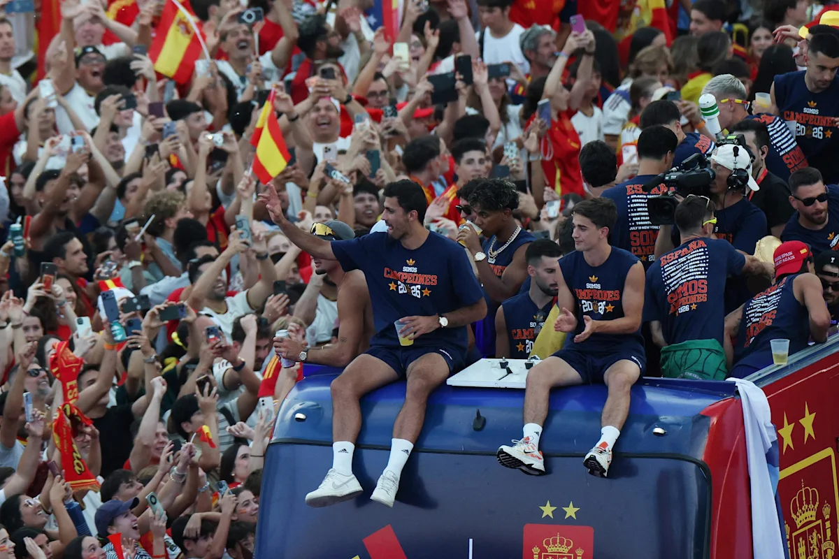 L’euphorie à Madrid pour célébrer les nouveaux champions du monde espagnols