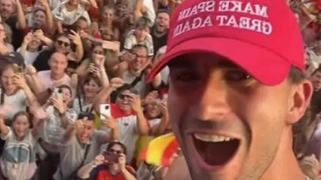 Ferran Torres crée la polémique avec une casquette « Make Spain Great Again » au Mondial