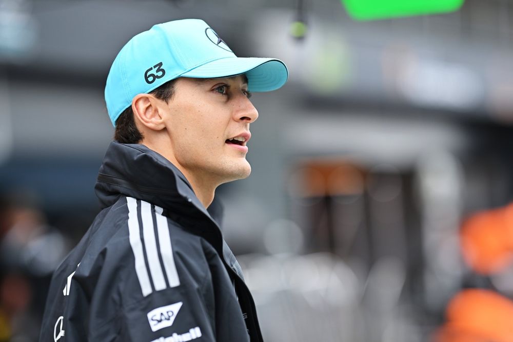 George Russell dans sa Mercedes, prêt pour le prochain Grand Prix
