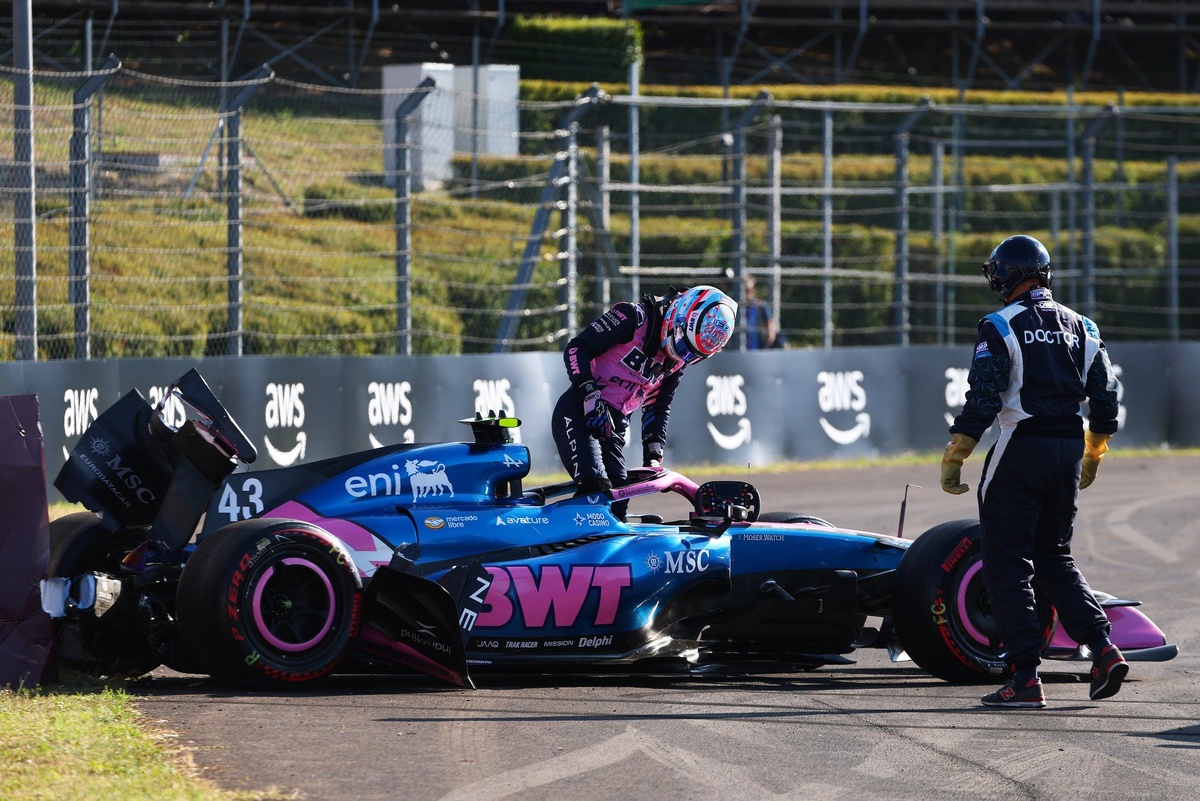 Colapinto crashe son Alpine contre le mur, soulignant la difficulté croissante des F1