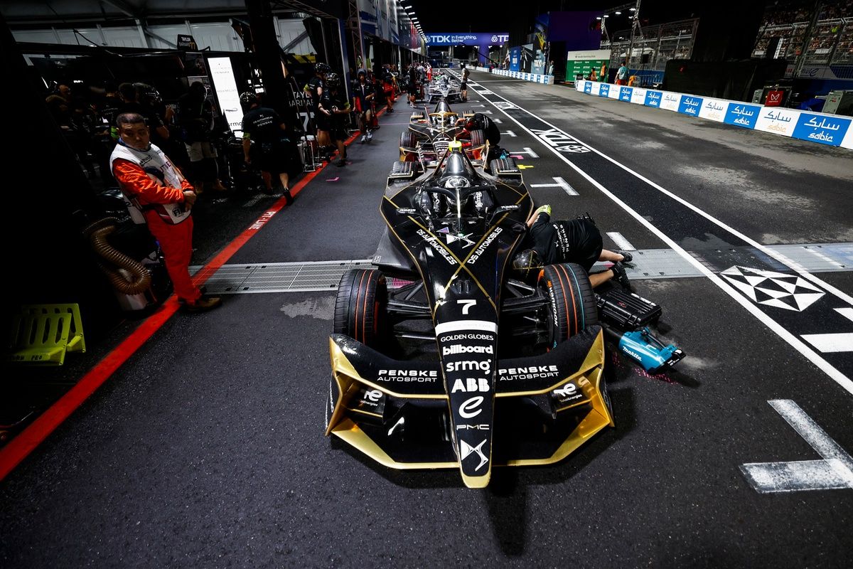 Taylor Barnard pilotant la DS Penske sur le circuit de Tokyo