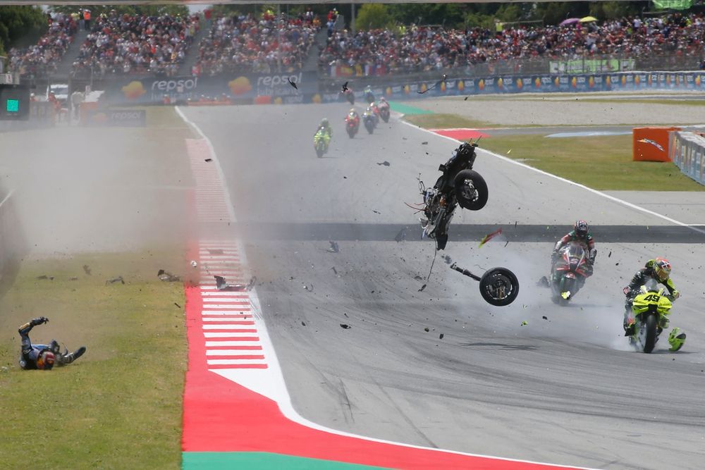 Álex Márquez en chute après collision avec Pedro Acosta à Barcelone