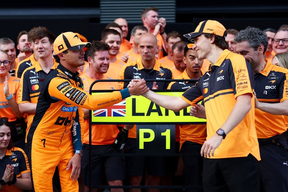 Oscar Piastri félicite Lando Norris après la victoire