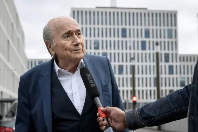 "Vente de la Coupe du monde": Blatter dézingue le projet mercantile d'Infantino, "un grave préjudice au football"