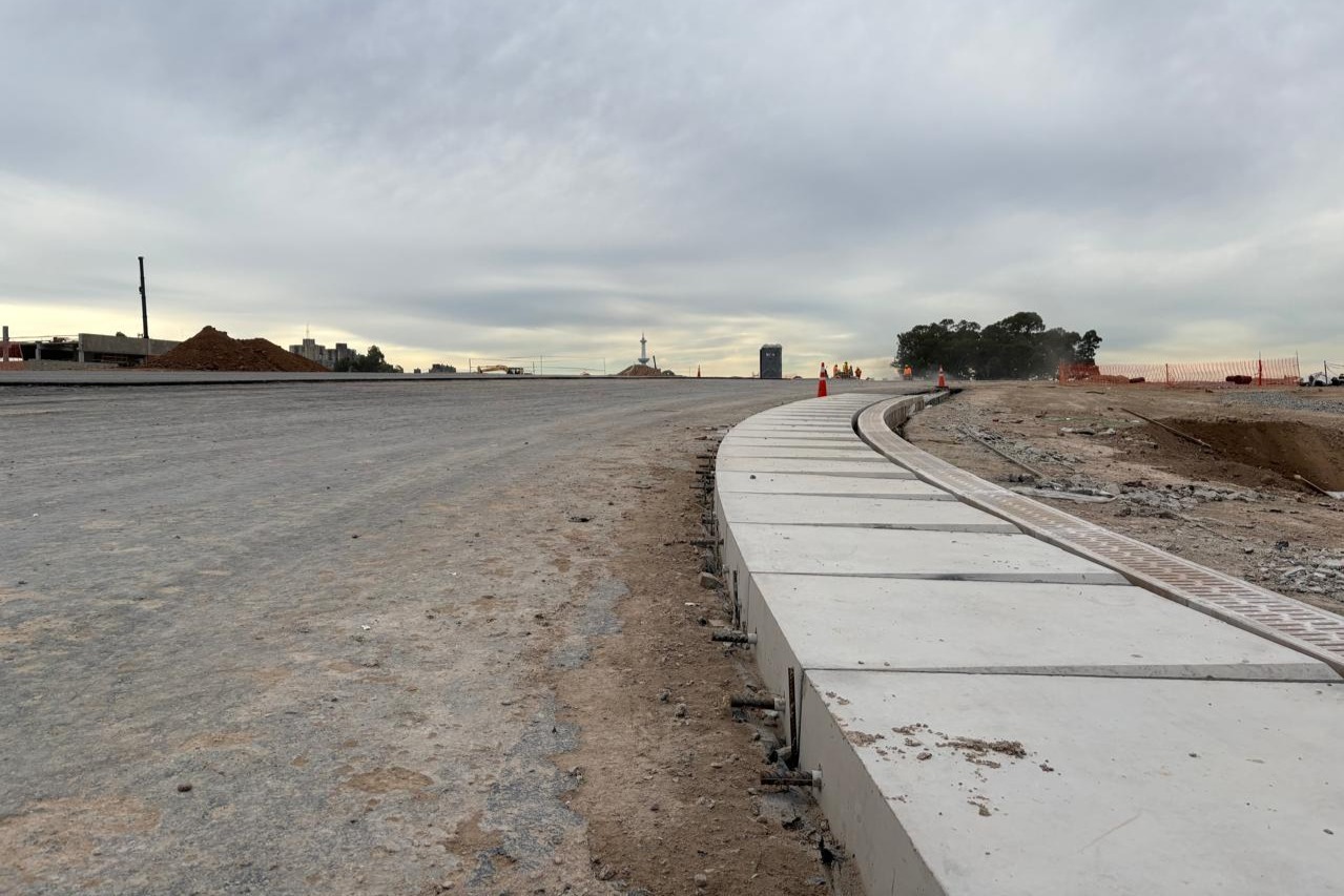 Fondations visibles au virage 9 du futur circuit