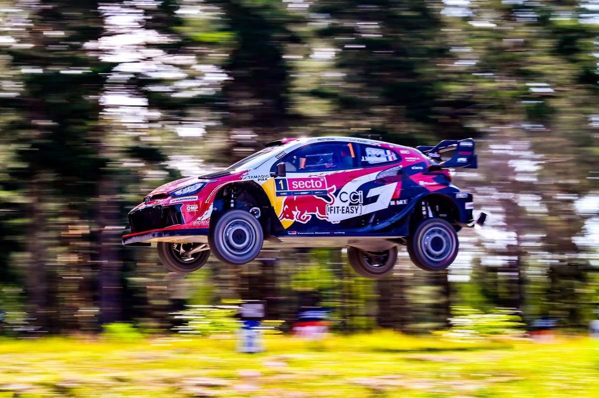 Ogier et Fourmaux en tête, la Finlande fait déjà ses premières victimes