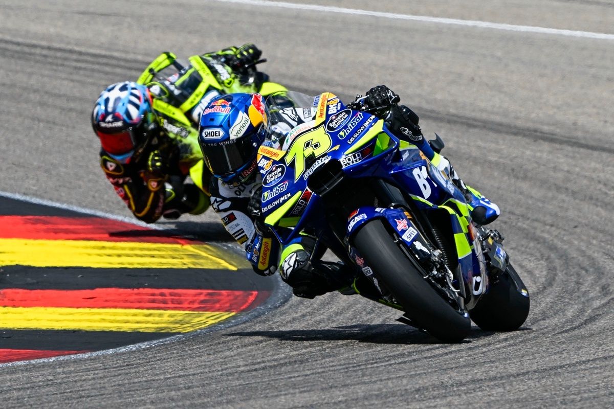 Álex Márquez en combinaison Gresini Racing, motocycletta aux couleurs du sprint du week‑end au Sachsenring