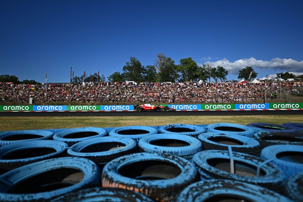 Lewis Hamilton à bord d'une Ferrari sur le Hungaroring