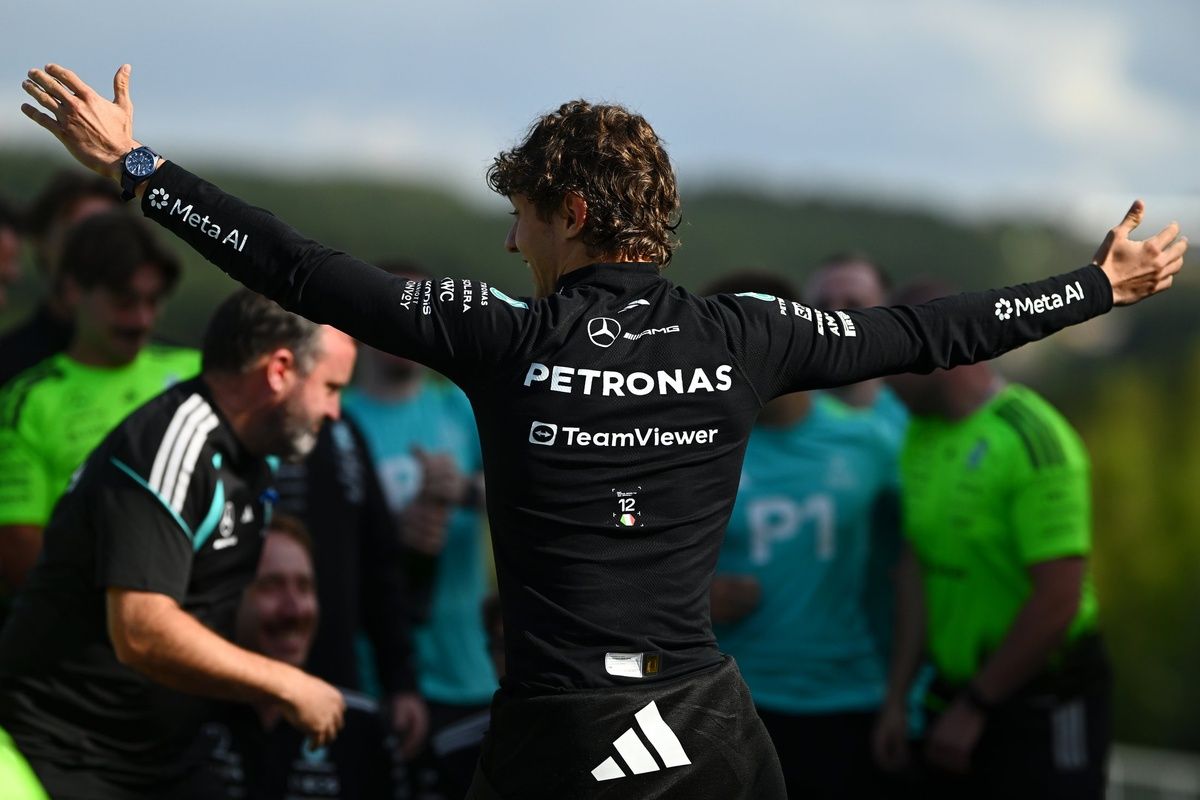 Kimi Antonelli sur la Mercedes W17 à Spa‑Francorchamps