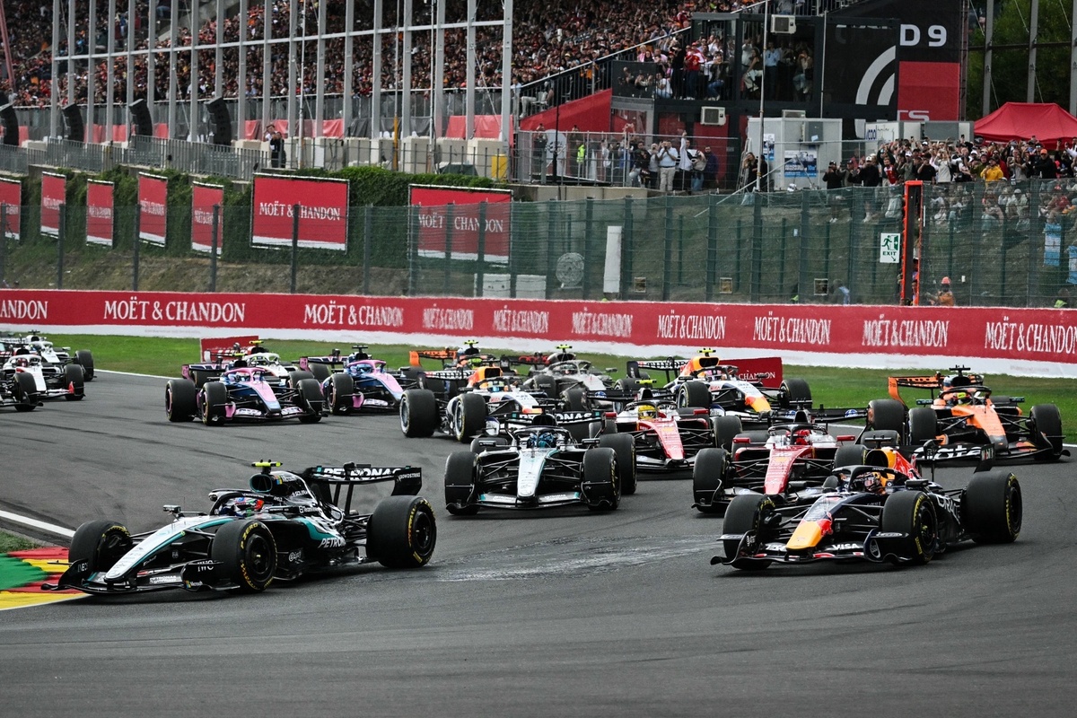 Max Verstappen en Red Bull Racing au départ du Grand Prix de Belgique 2026