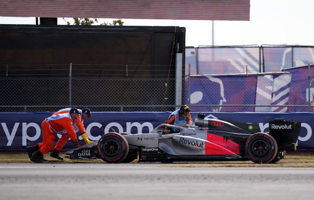 Nico Hülkenberg abandonnant pour un problème technique, illustrant les défis de fiabilité d'Audi