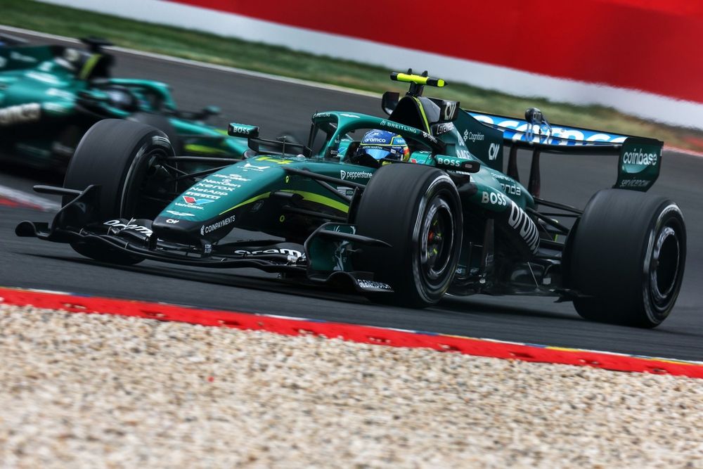 Fernando Alonso dans la monoplace d’Aston Martin lors d’une séance d’essais