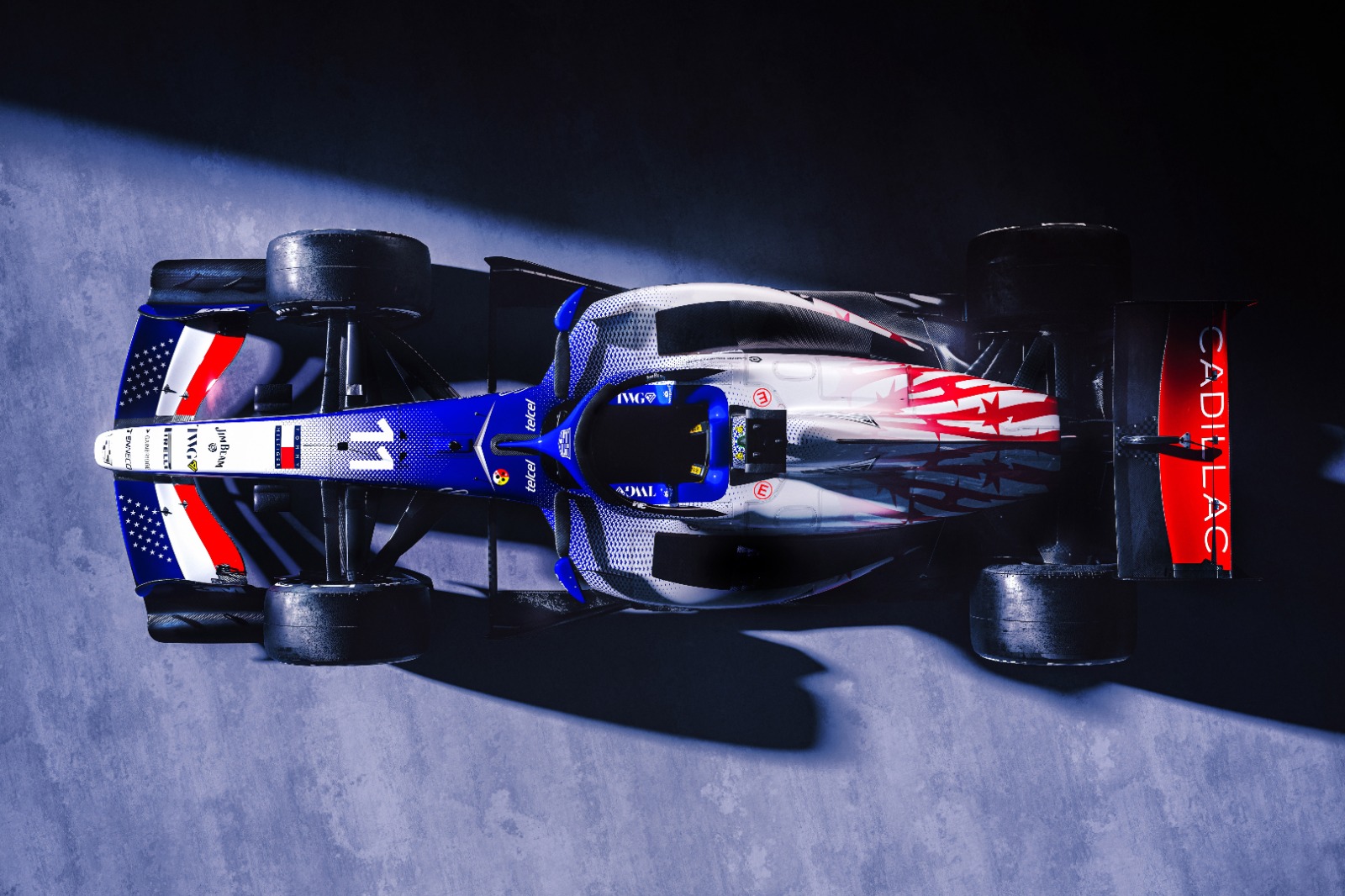 Monoplace Cadillac F1 habillée aux couleurs du drapeau américain pour le Grand Prix de Grande-Bretagne à Silverstone