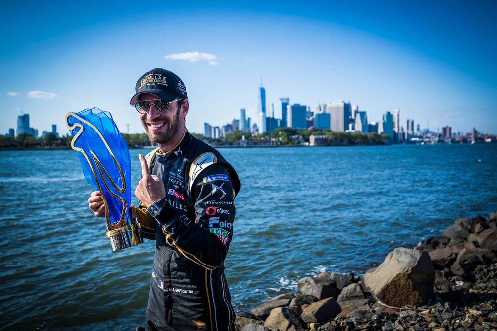 Jean‑Éric Vergne pilotant la DS Techeetah