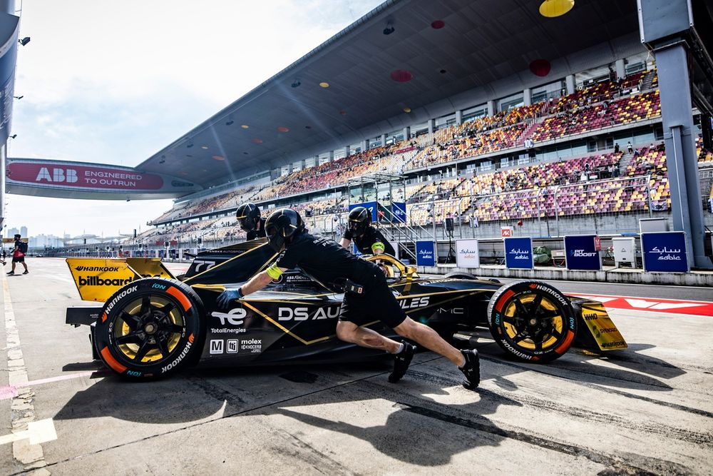 Taylor Barnard pilotant la DS Penske à Shanghai