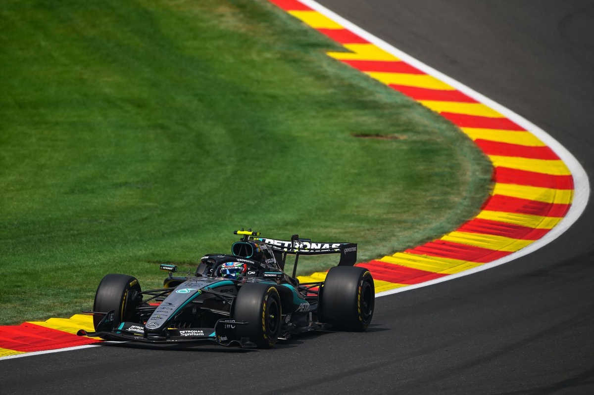 Kimi Antonelli au volant de la Mercedes W17 à Spa-Francorchamps