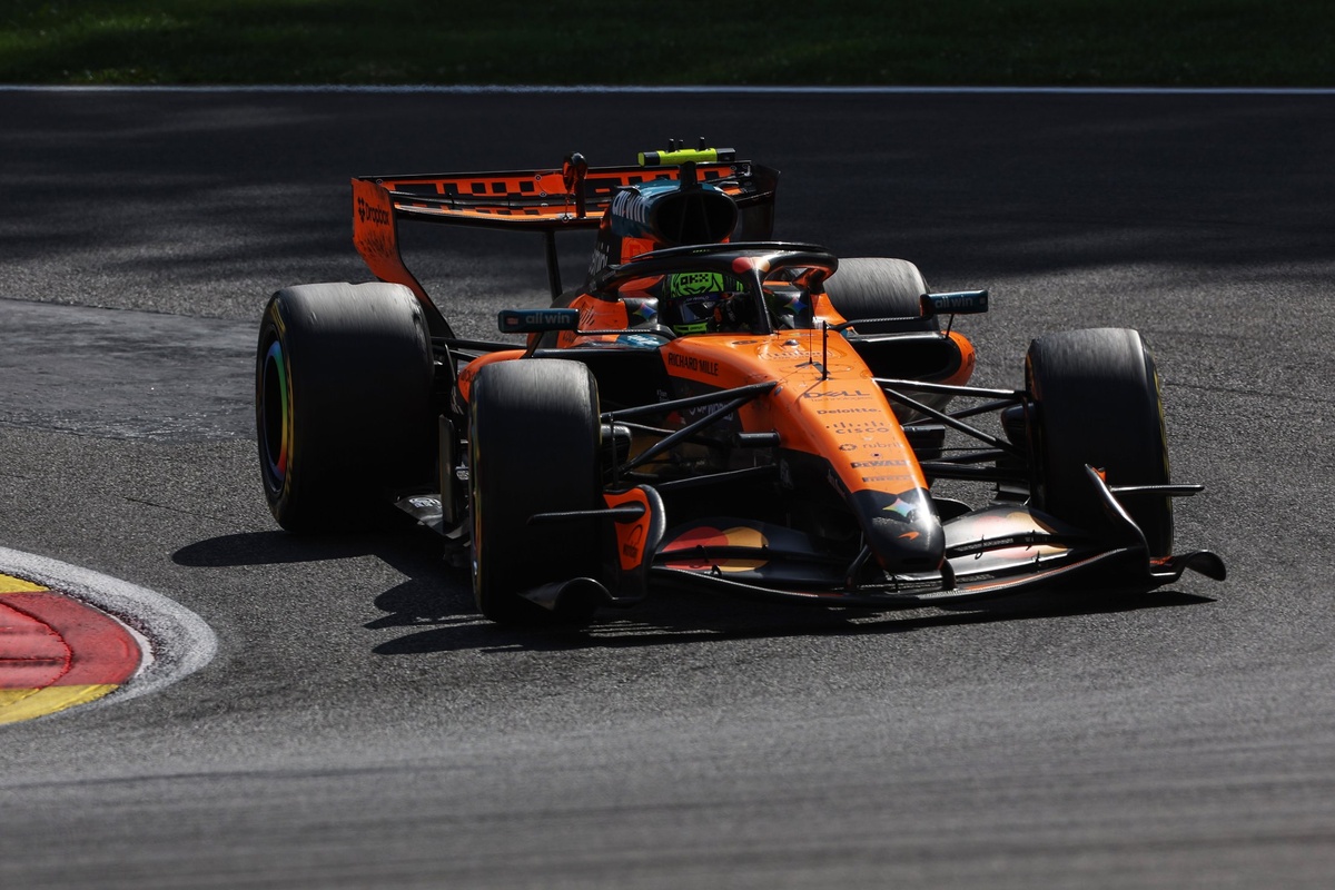 Lando Norris pilotant la McLaren MCL40 à Budapest