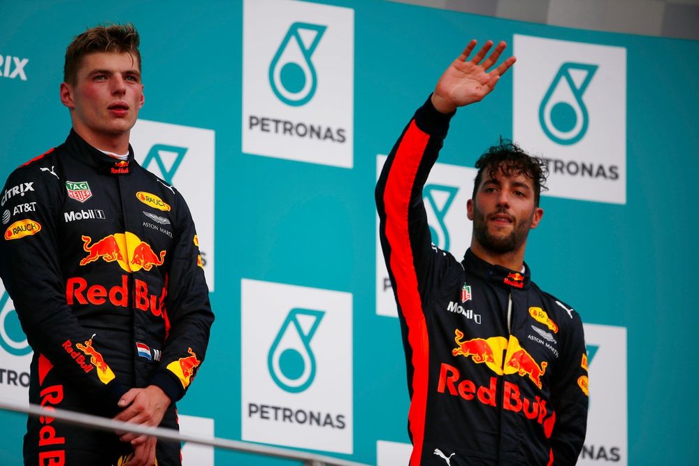 Max Verstappen et Daniel Ricciardo sur le podium du Grand Prix de Malaisie 2017