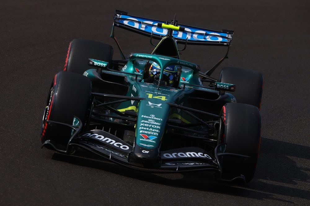Fernando Alonso pilotant l'AMR26 d'Aston Martin au Grand Prix de Hongrie