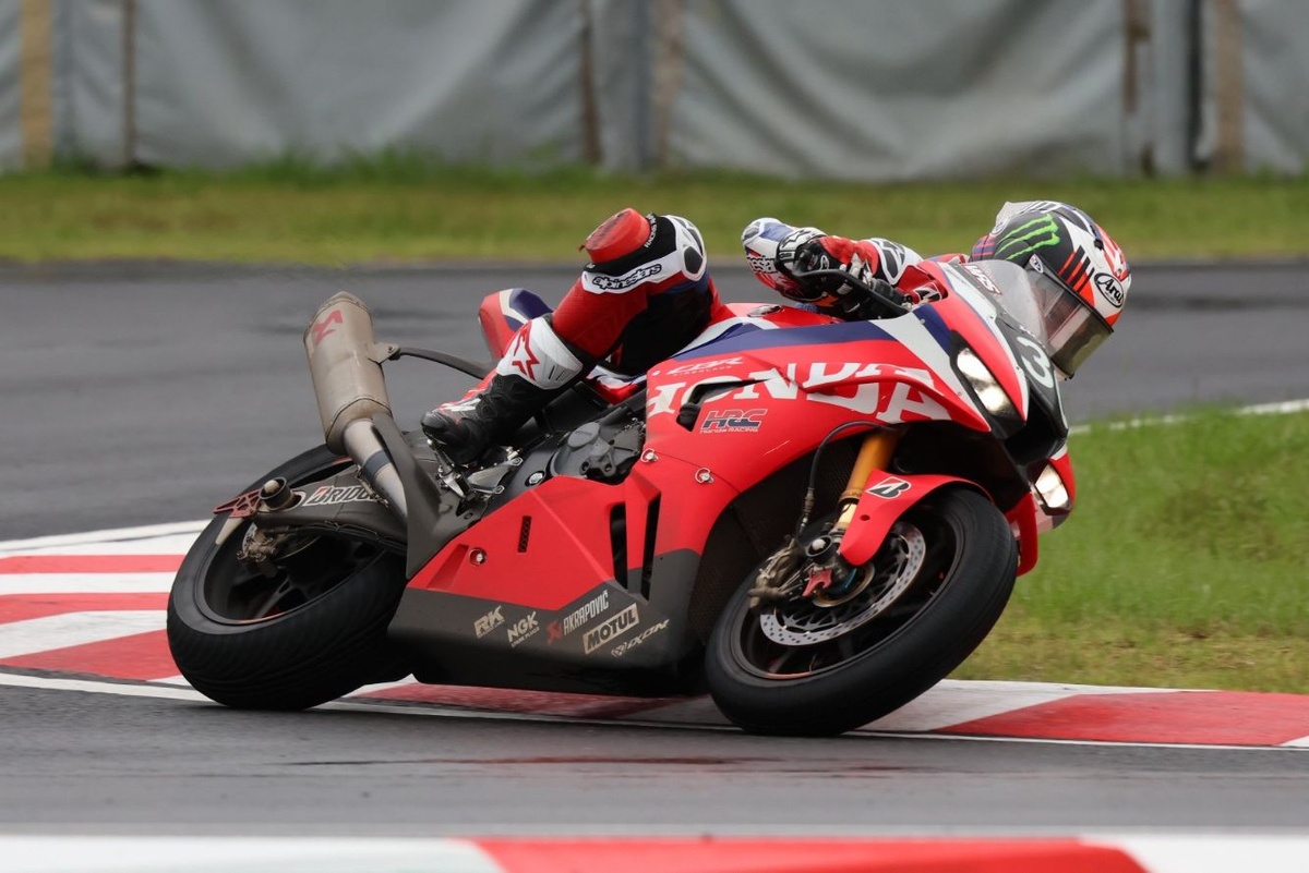 Podium Honda n°30 après la victoire aux 8 Heures de Suzuka