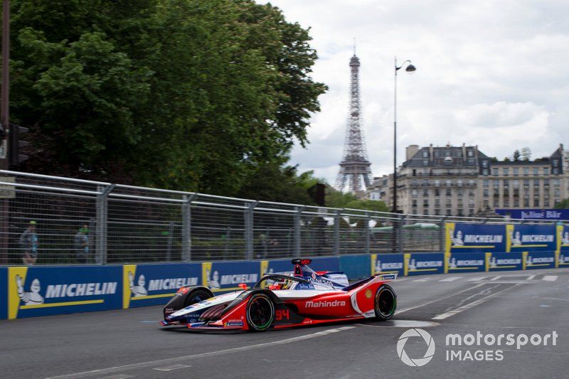 Pilotes de la Formule E sillonnant le circuit des Invalides, 2018