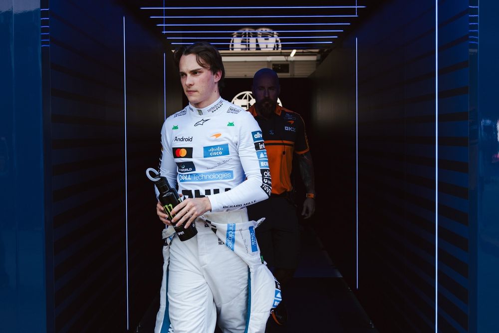 Oscar Piastri pilotant pour McLaren
