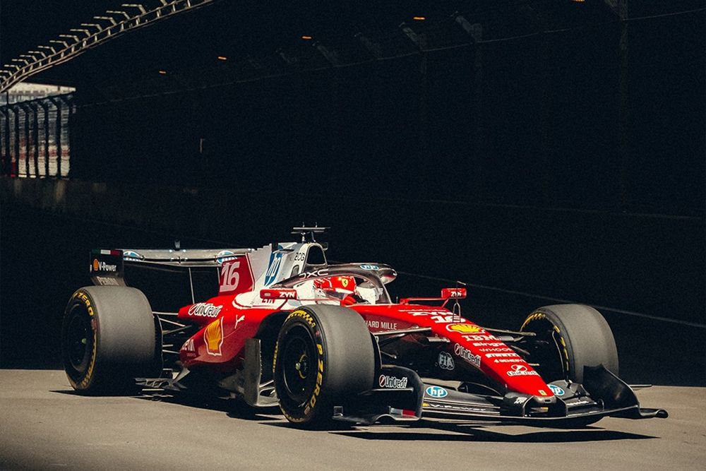 Lewis Hamilton au volant d'une Ferrari SF‑26 sur le nouveau circuit madrileño