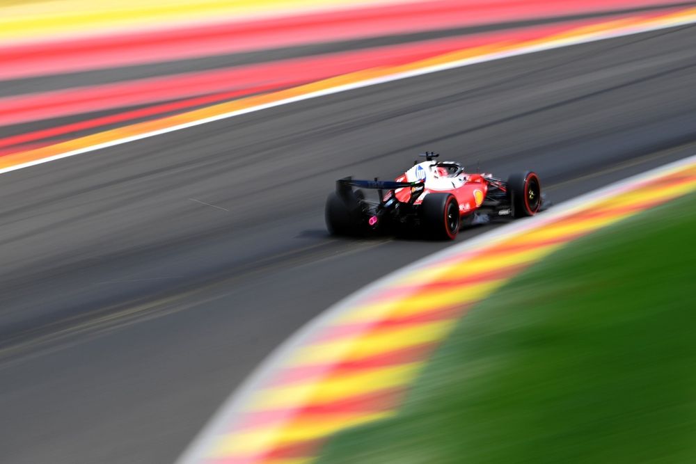 Charles Leclerc gêné par un drapeau jaune en fin de Q3 au Grand Prix de Belgique